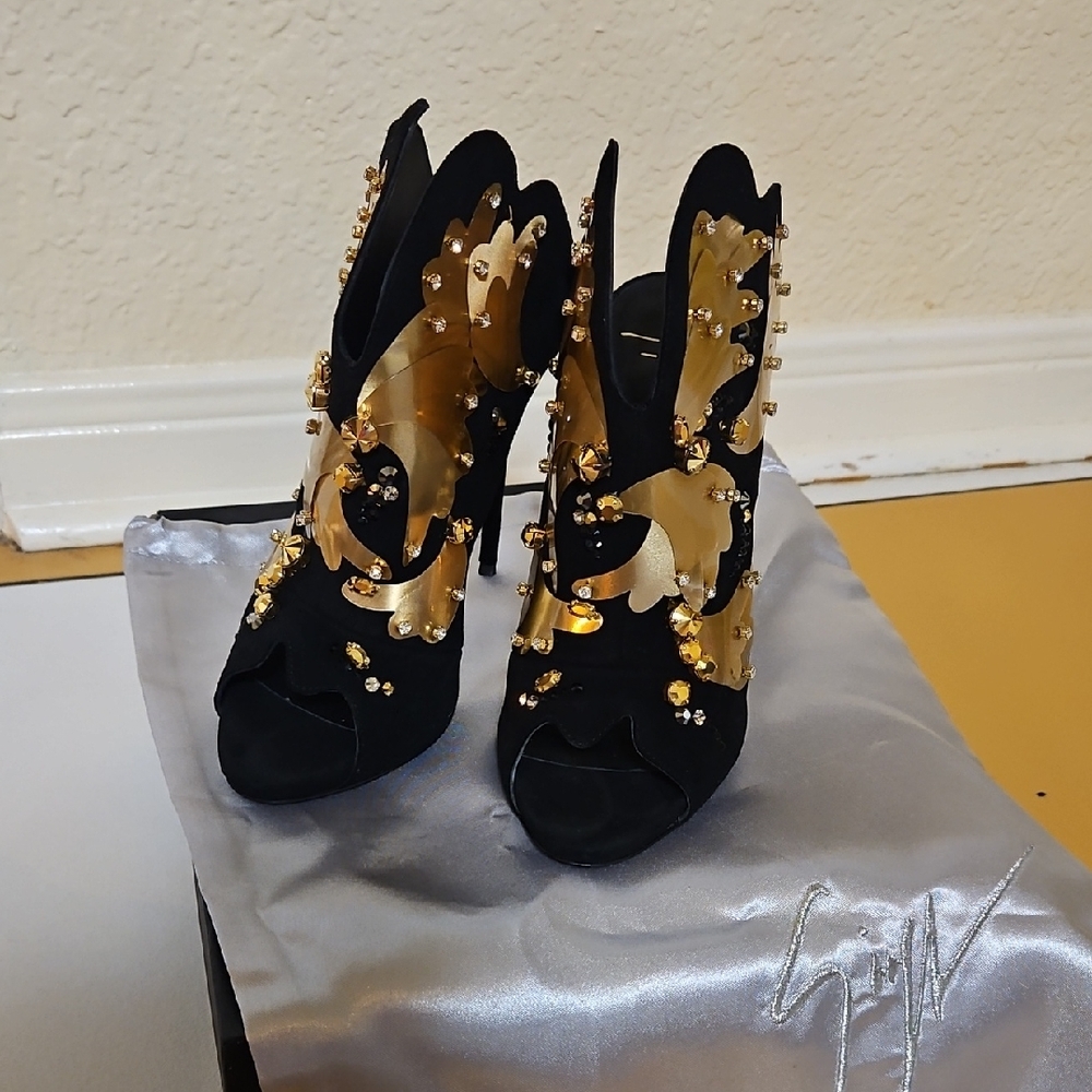 Giuseppe Zanotti Black and Gold Heels